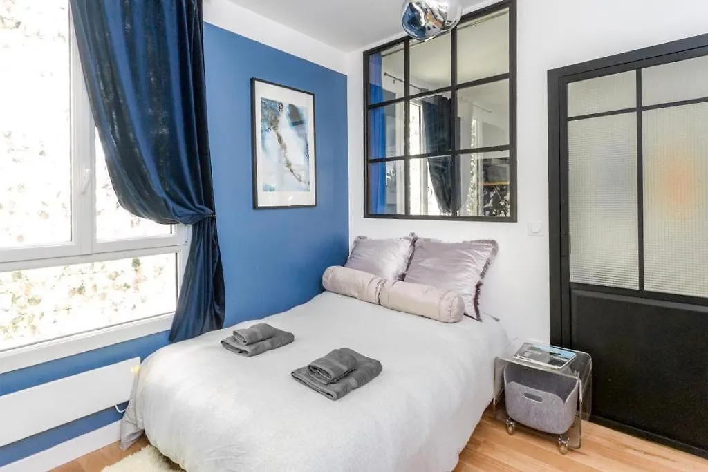 C Cozy Batignolles Apt, Metro Right At Your Doorstep 파리 아파트