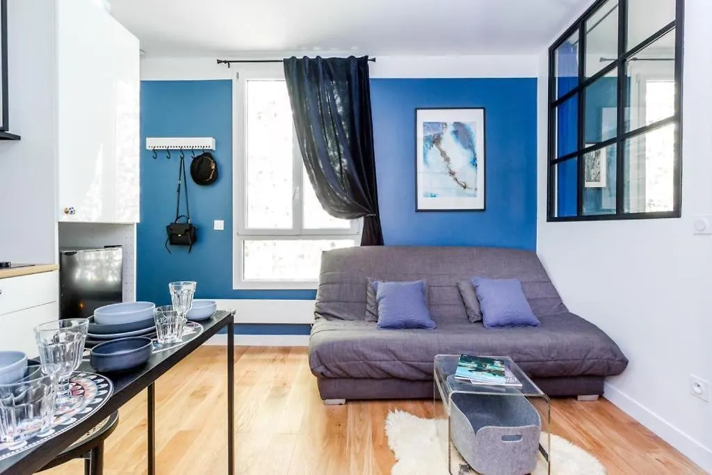 C Cozy Batignolles Apt, Metro Right At Your Doorstep 파리